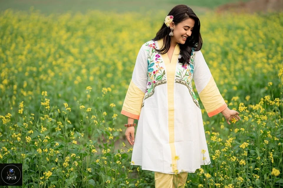 White  Hand-Stitched Zorzet Kurti
